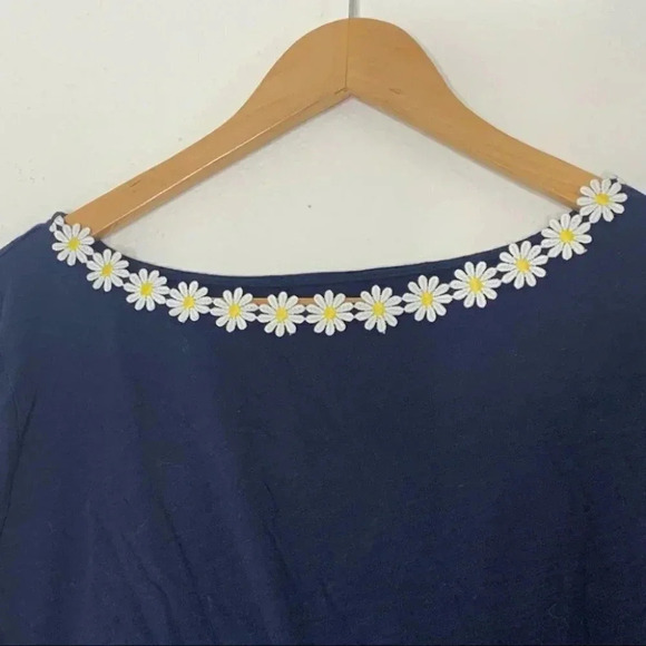 Ann Taylor Loft Daisy appliqué quarter sleeve t-shirt xl 16-18 - Picture 4 of 6